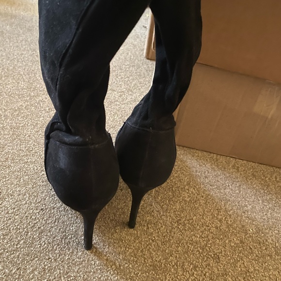 Black suede 4 inch boots women’s size 6 1/2 - Picture 2 of 3